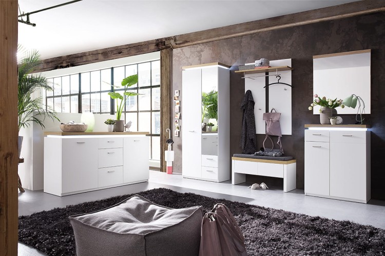 Cali_Garderobe_K01_Kissen_T72_im_Milieu_3108_19_grob(3).jpg