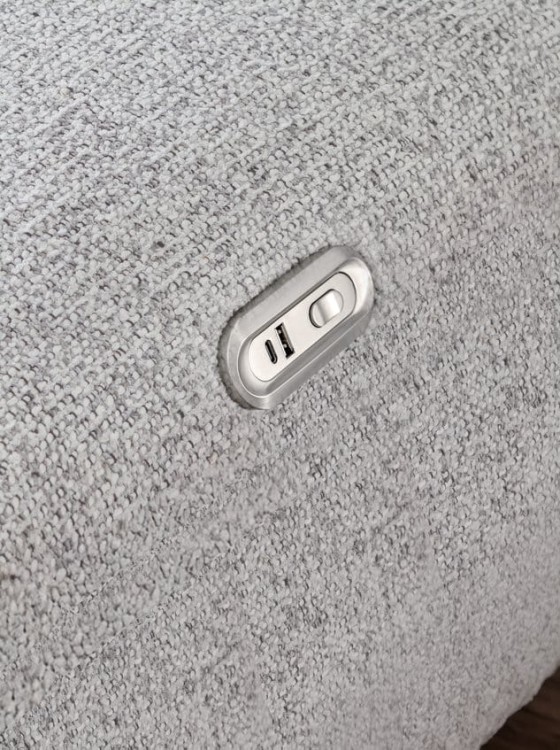 Belviano_BEL000_L1_M2_R3_Detail_Bedienung_mit_USB_DET_2894_25_fein(2).jpg