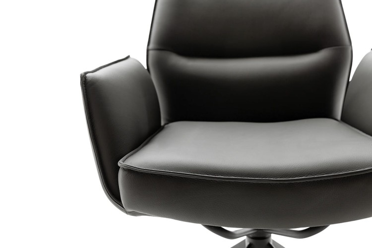 Assento_Detail_Schale_A_mit_AL_Leder_Sitzflaeche_DET_2995_24_grob.jpg