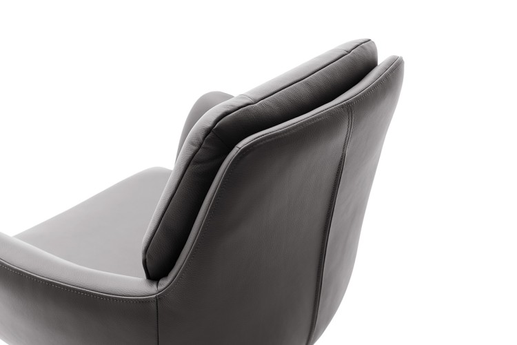 Assento_Detail_Schale_C_mit_AL_Leder_Rueckenlehne_hinten_DET_3240_24_grob.jpg