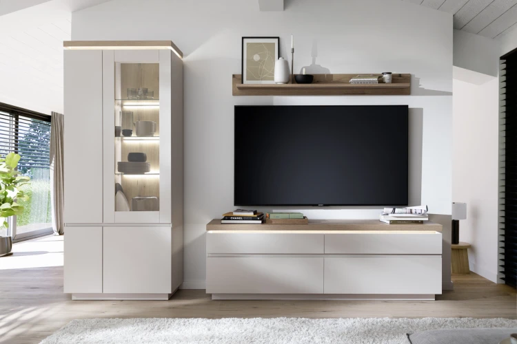 1280x855_product_media_Remolino_Kaschmir_W02_mit_Beleuchtung_frontal_im_Milieu_MIL_12733_25_fein_Easy_Resize_com-j.webp
