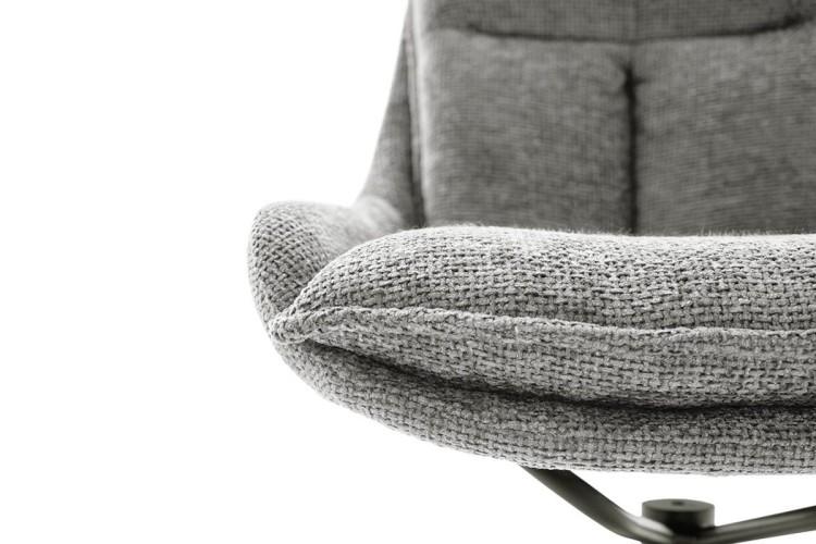Parker_4_Fuss_Stuhl_Gestell_schwarz_Detail_Sitzkissen_DET_10301_23_grob.jpg