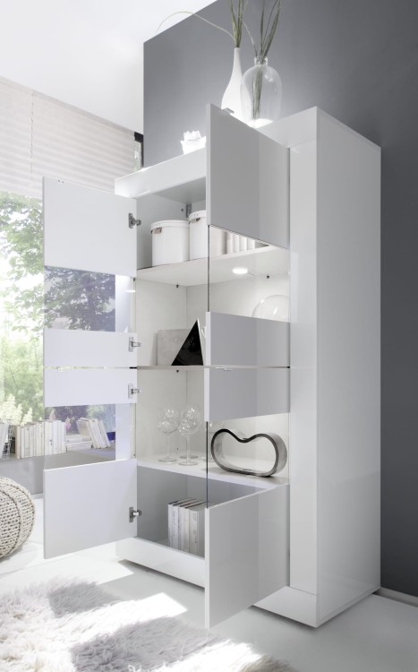 Basic_Vitrine_4trg_Weiss_geoeffnet_209015_06_LQ.jpg